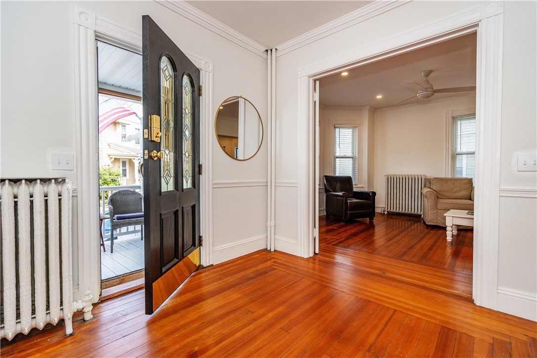 Newport, Rhode Island 02840, United States, 3 Bedrooms Bedrooms, ,2 BathroomsBathrooms,Residential,Active,212989