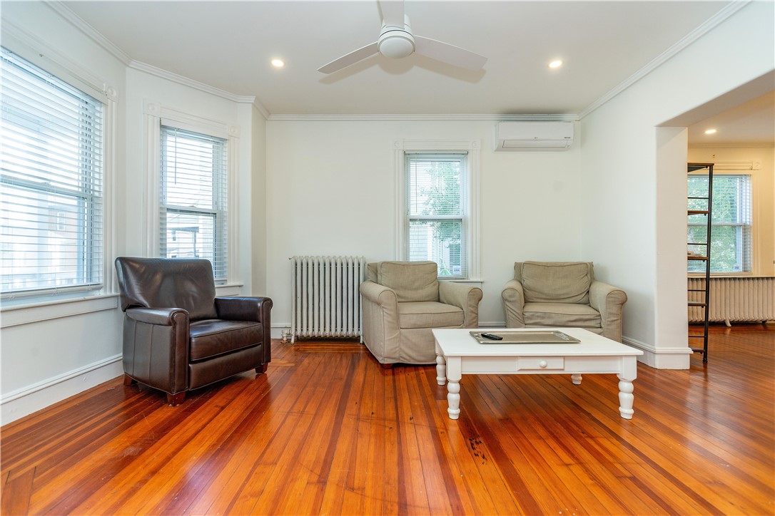 Newport, Rhode Island 02840, United States, 3 Bedrooms Bedrooms, ,2 BathroomsBathrooms,Residential,Active,212989