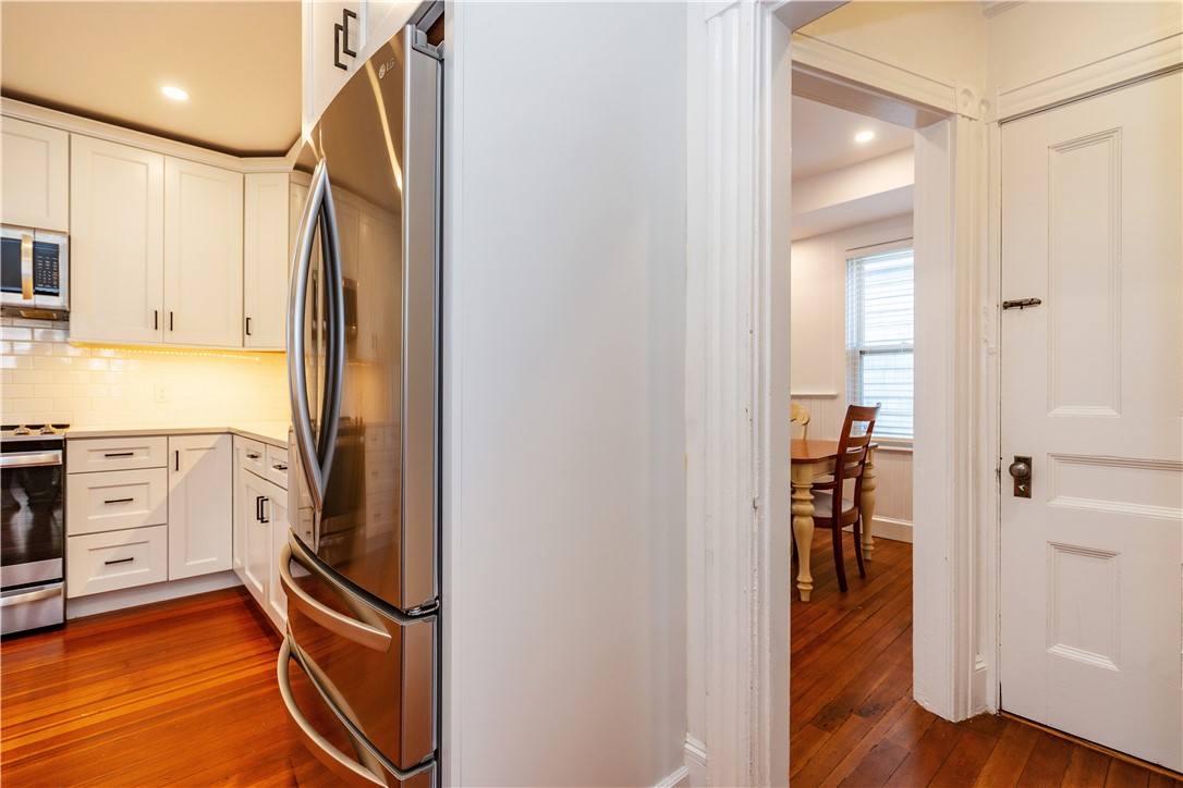 Newport, Rhode Island 02840, United States, 3 Bedrooms Bedrooms, ,2 BathroomsBathrooms,Residential,Active,212989