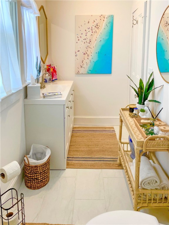 Newport, Rhode Island 02840, United States, 3 Bedrooms Bedrooms, ,2 BathroomsBathrooms,Residential,Active,212989