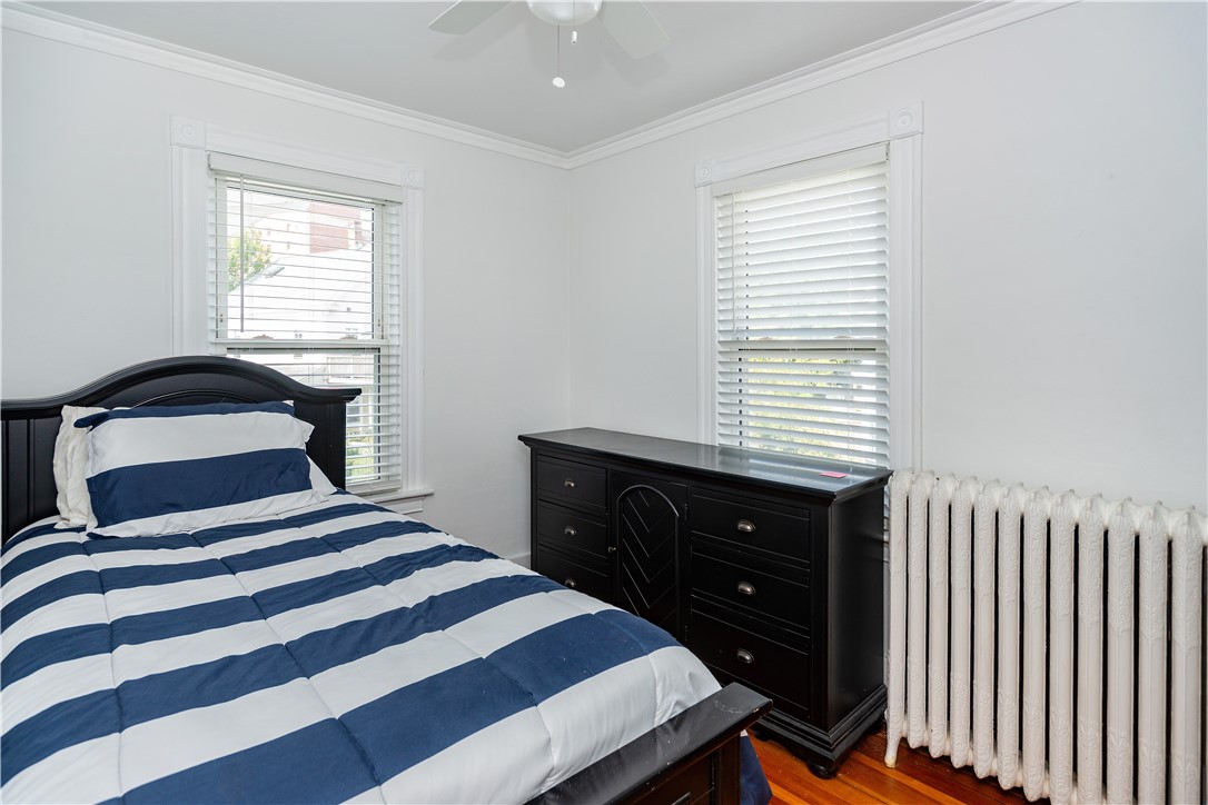 Newport, Rhode Island 02840, United States, 3 Bedrooms Bedrooms, ,2 BathroomsBathrooms,Residential,Active,212989