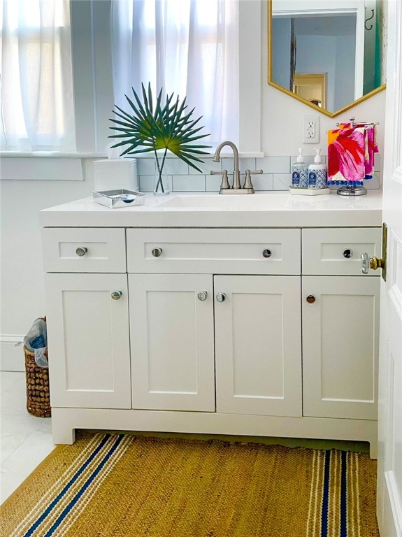 Newport, Rhode Island 02840, United States, 3 Bedrooms Bedrooms, ,2 BathroomsBathrooms,Residential,Active,212989