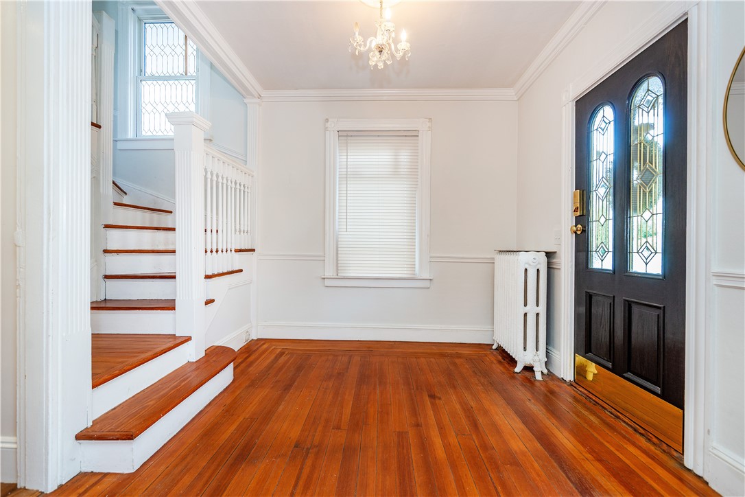 Newport, Rhode Island 02840, United States, 3 Bedrooms Bedrooms, ,2 BathroomsBathrooms,Residential,Active,212989