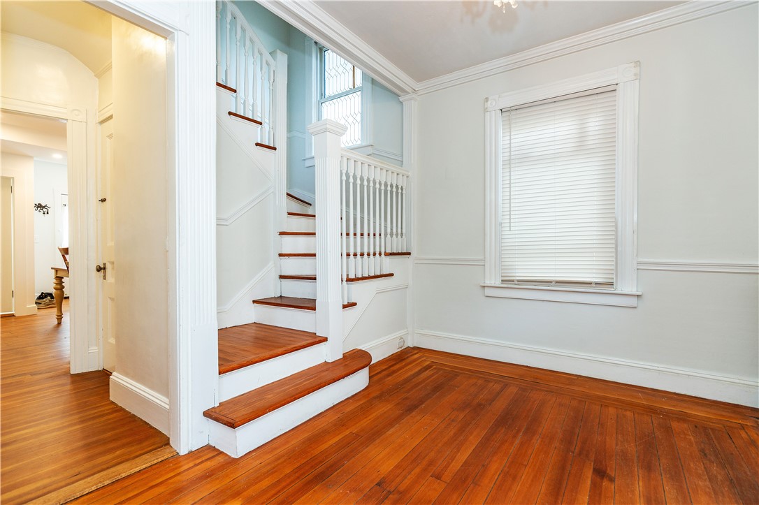 Newport, Rhode Island 02840, United States, 3 Bedrooms Bedrooms, ,2 BathroomsBathrooms,Residential,Active,212989