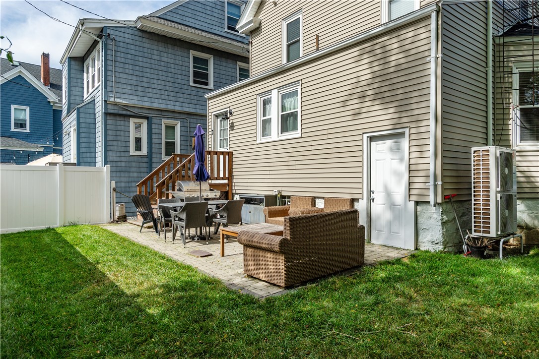 Newport, Rhode Island 02840, United States, 3 Bedrooms Bedrooms, ,2 BathroomsBathrooms,Residential,Active,212989