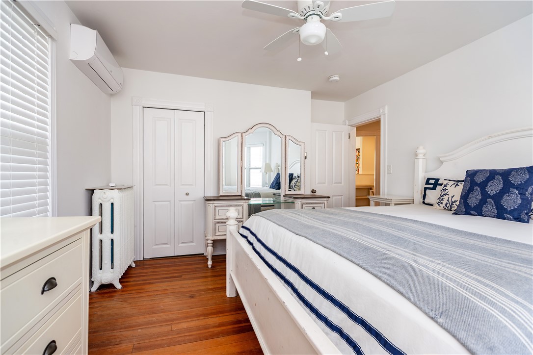 Newport, Rhode Island 02840, United States, 3 Bedrooms Bedrooms, ,2 BathroomsBathrooms,Residential,Active,212989