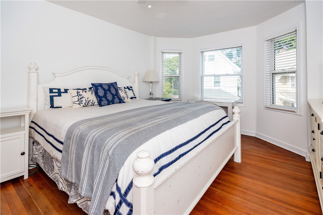 Newport, Rhode Island 02840, United States, 3 Bedrooms Bedrooms, ,2 BathroomsBathrooms,Residential,Active,212989