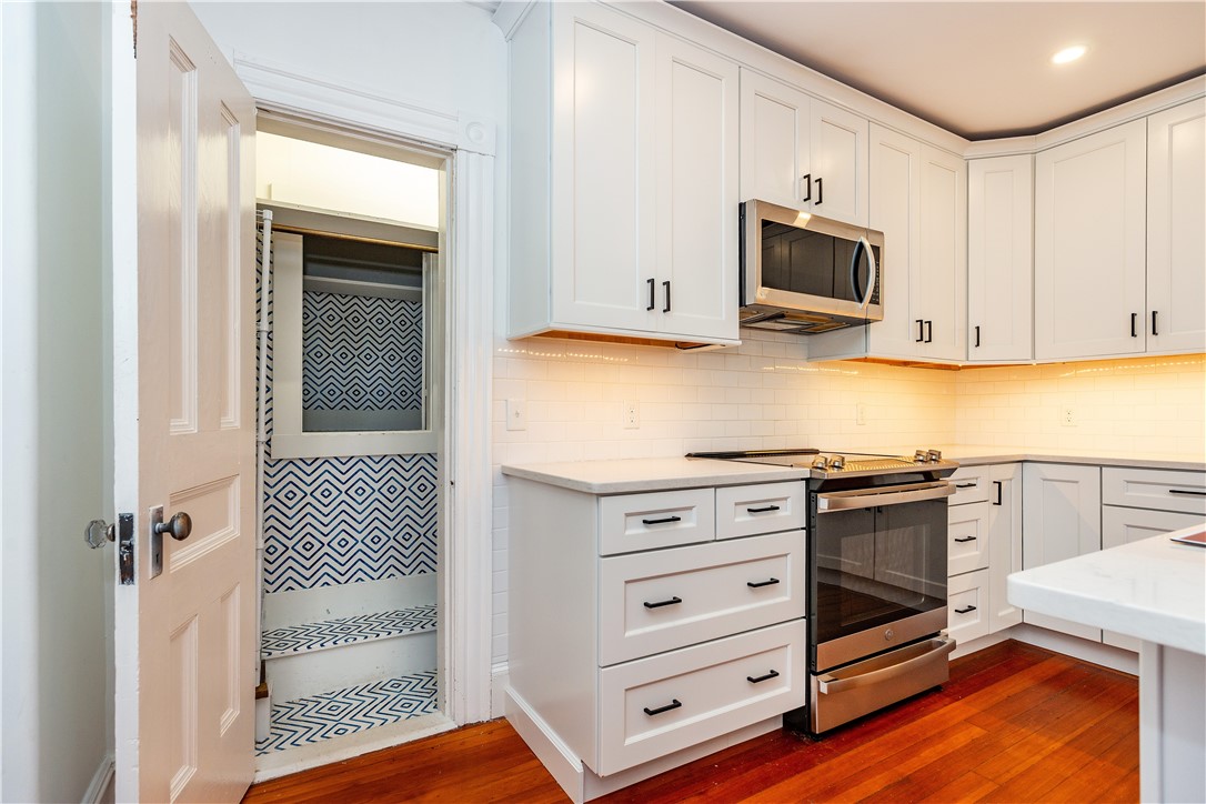 Newport, Rhode Island 02840, United States, 3 Bedrooms Bedrooms, ,2 BathroomsBathrooms,Residential,Active,212989