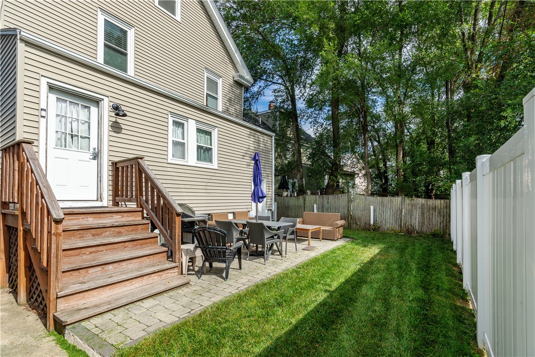 Newport, Rhode Island 02840, United States, 3 Bedrooms Bedrooms, ,2 BathroomsBathrooms,Residential,Active,212989