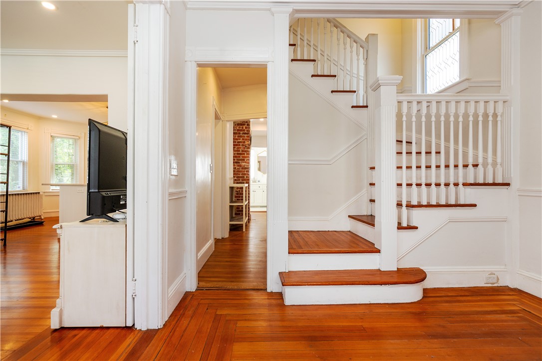 Newport, Rhode Island 02840, United States, 3 Bedrooms Bedrooms, ,2 BathroomsBathrooms,Residential,Active,212989