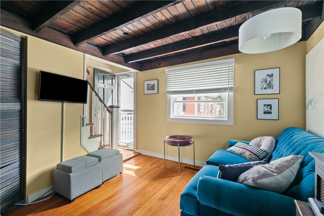 Newport, Rhode Island 02840, United States, 3 Bedrooms Bedrooms, ,2 BathroomsBathrooms,Residential,Active,15585