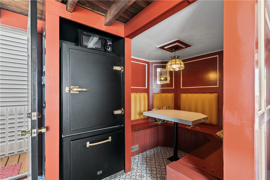 Newport, Rhode Island 02840, United States, 3 Bedrooms Bedrooms, ,2 BathroomsBathrooms,Residential,Active,15585