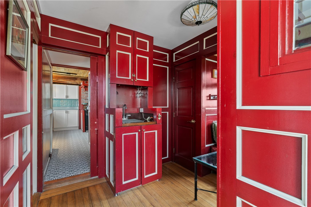 Newport, Rhode Island 02840, United States, 3 Bedrooms Bedrooms, ,2 BathroomsBathrooms,Residential,Active,15585