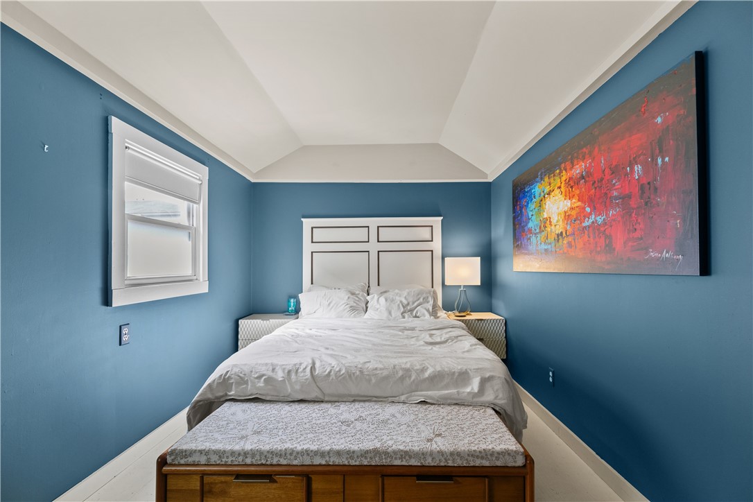 Newport, Rhode Island 02840, United States, 3 Bedrooms Bedrooms, ,2 BathroomsBathrooms,Residential,Active,15585