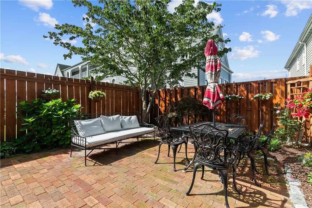 Newport, Rhode Island 02840, United States, 3 Bedrooms Bedrooms, ,2 BathroomsBathrooms,Residential,Active,15585