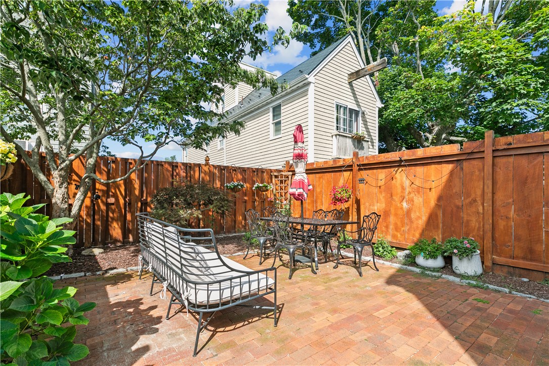 Newport, Rhode Island 02840, United States, 3 Bedrooms Bedrooms, ,2 BathroomsBathrooms,Residential,Active,15585