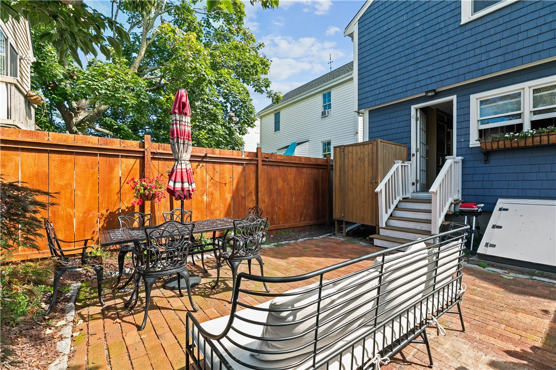 Newport, Rhode Island 02840, United States, 3 Bedrooms Bedrooms, ,2 BathroomsBathrooms,Residential,Active,15585