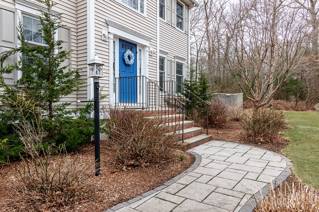 5 Hazelton Lane