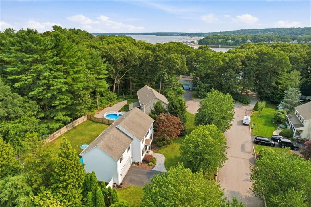 26 Davis Circle