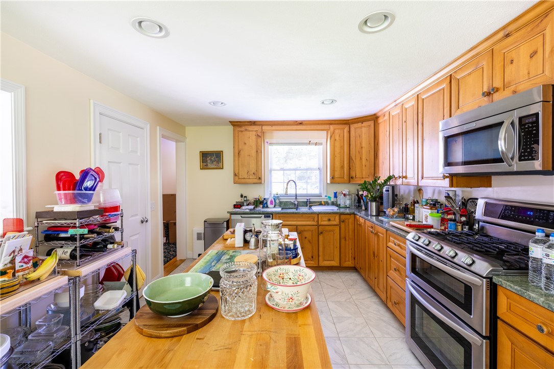 Westerly, Rhode Island 02891, United States, 3 Bedrooms Bedrooms, ,2 BathroomsBathrooms,Residential,Active,167331