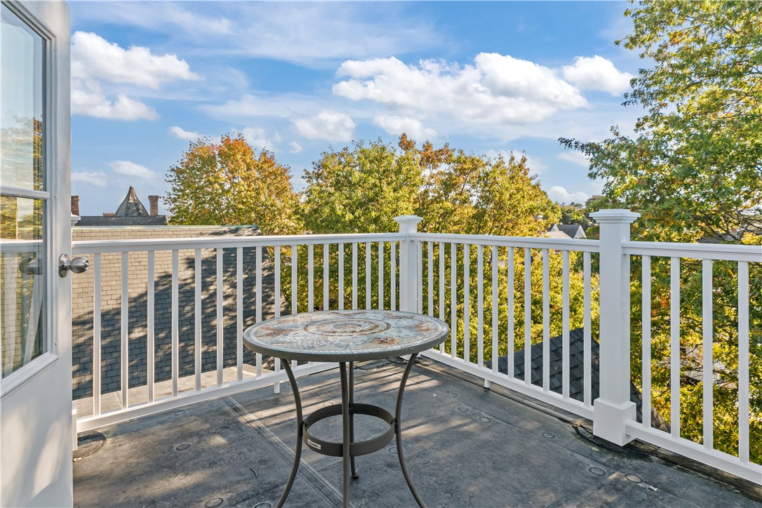 Newport, Rhode Island 02840, United States, 3 Bedrooms Bedrooms, ,1 BathroomBathrooms,Residential,Active,237943