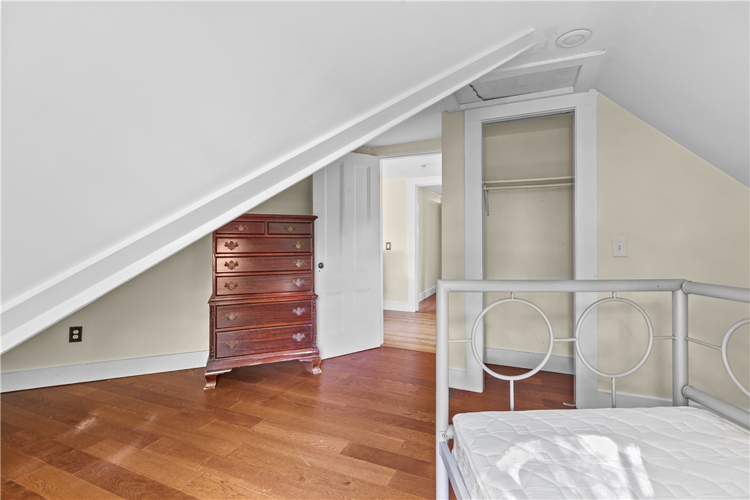 Newport, Rhode Island 02840, United States, 3 Bedrooms Bedrooms, ,1 BathroomBathrooms,Residential,Active,237943