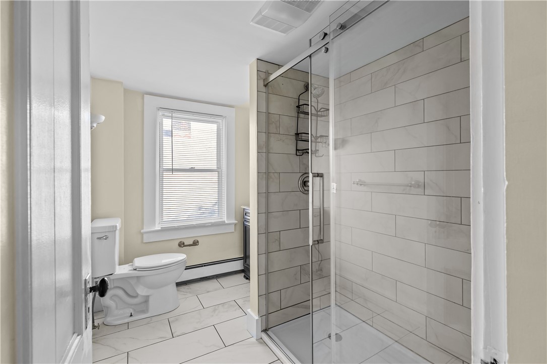 Newport, Rhode Island 02840, United States, 3 Bedrooms Bedrooms, ,1 BathroomBathrooms,Residential,Active,237943