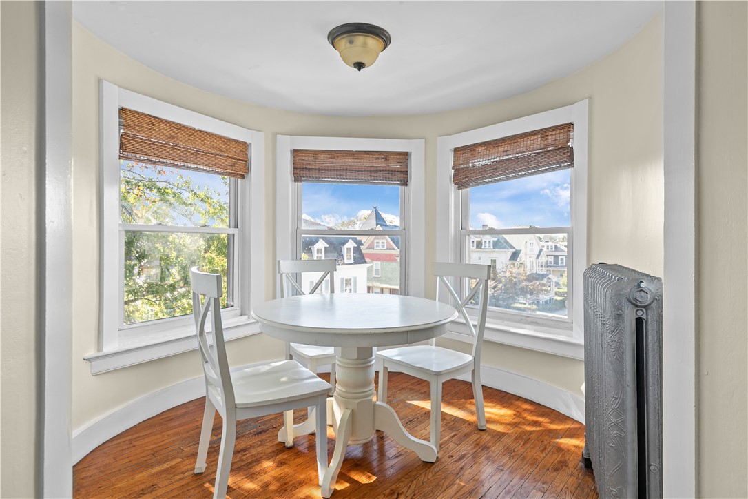 Newport, Rhode Island 02840, United States, 3 Bedrooms Bedrooms, ,1 BathroomBathrooms,Residential,Active,237943