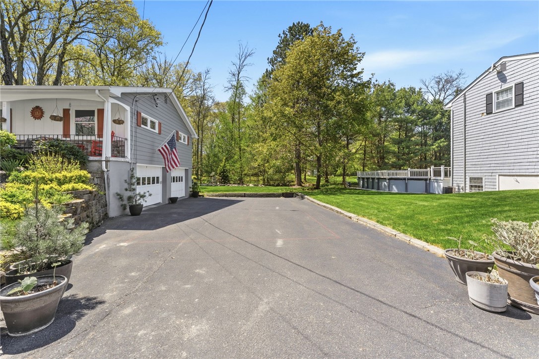 7 Meadowbrook Road