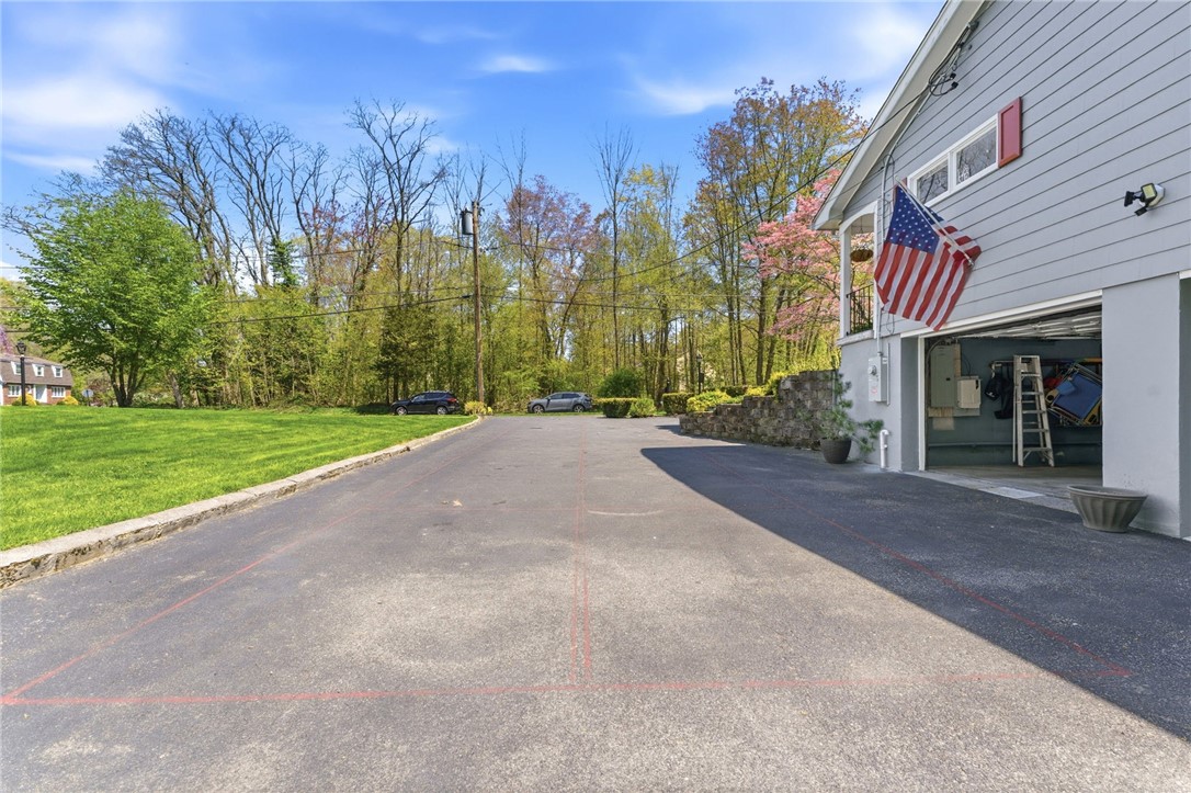 7 Meadowbrook Road
