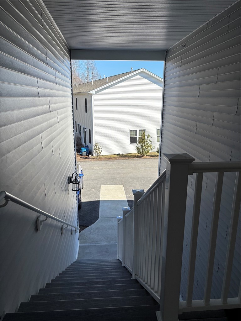 9 Gray Coach Lane 913