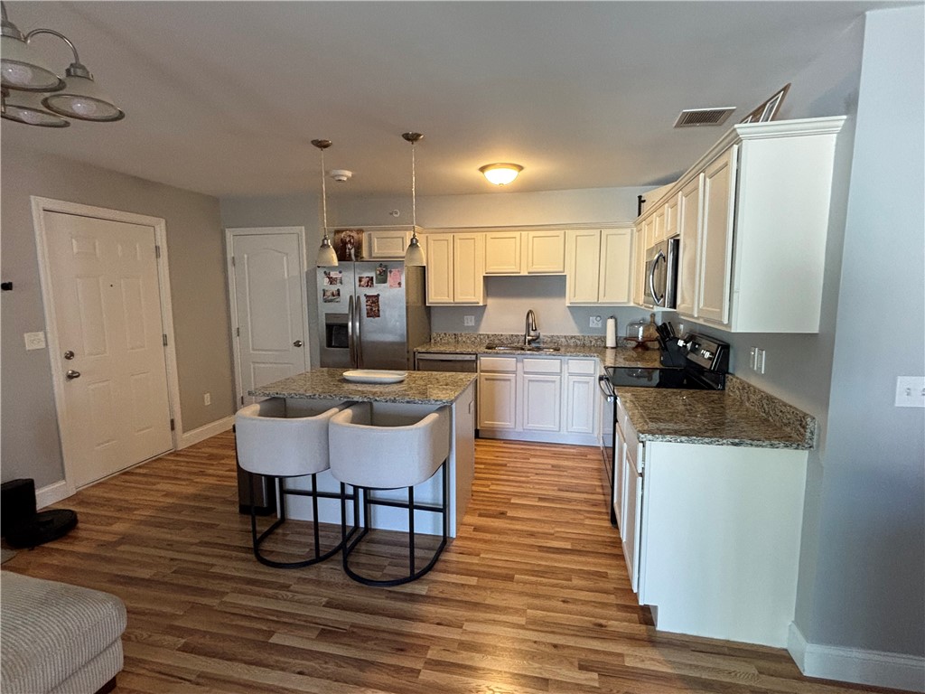 9 Gray Coach Lane 913