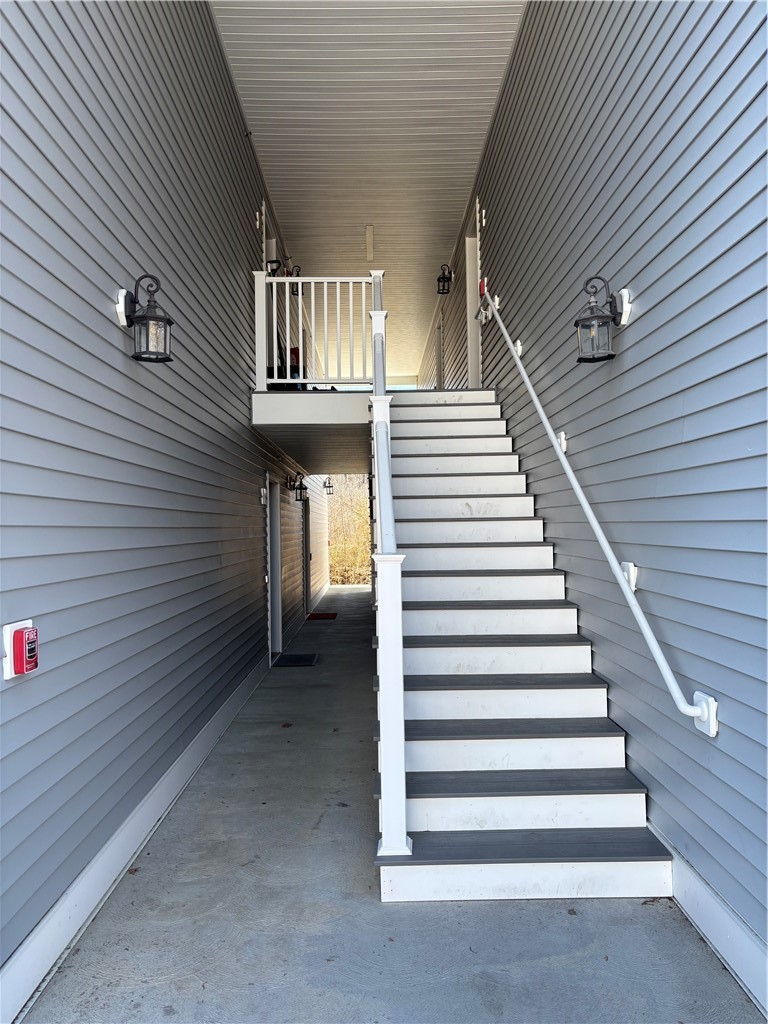 9 Gray Coach Lane 913