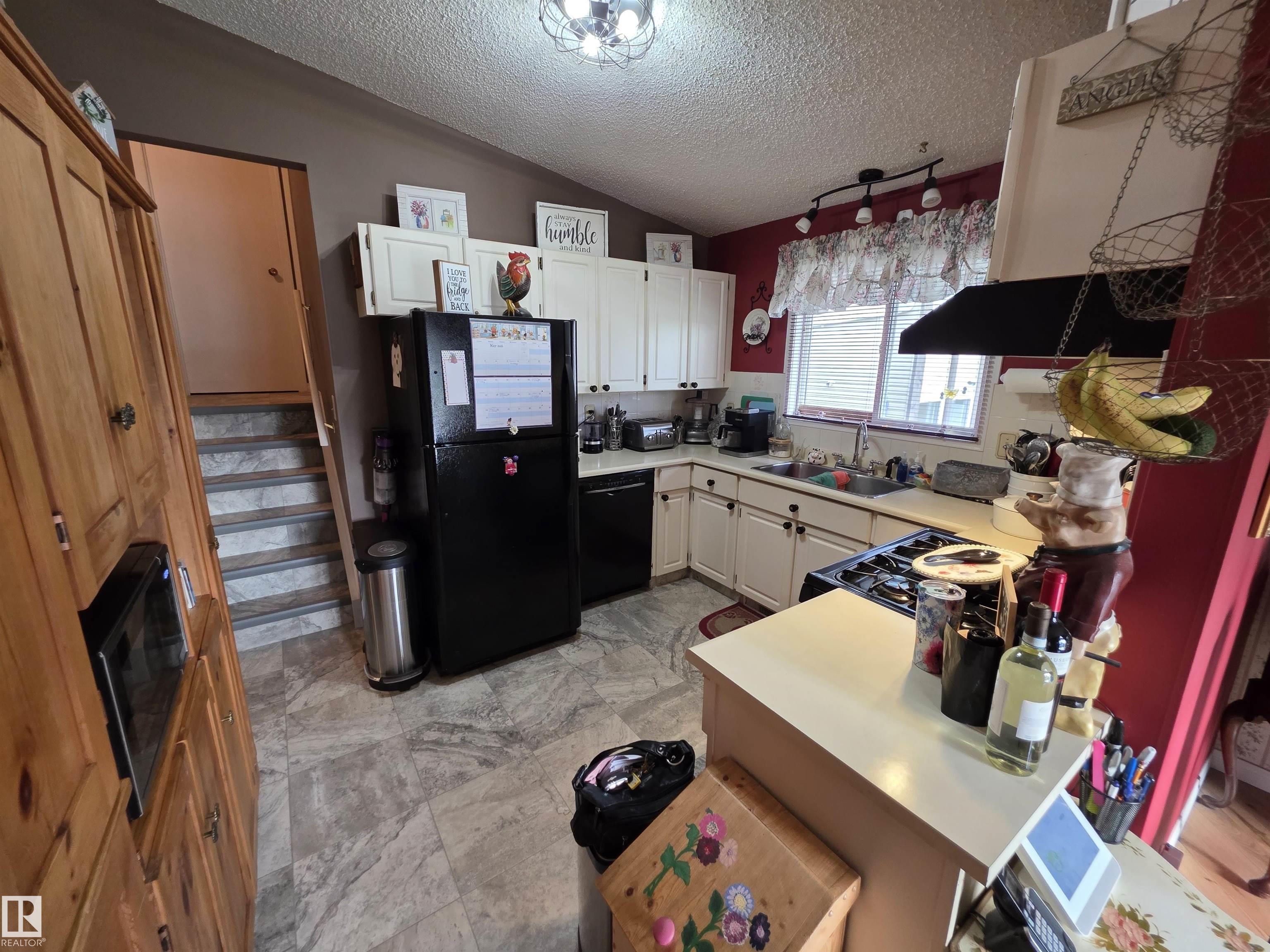 25 MCNABB Crescent