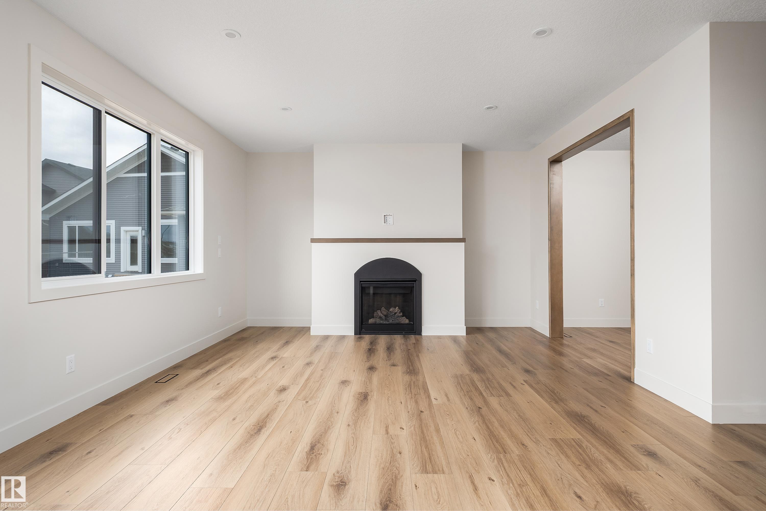 8 DARBY Crescent