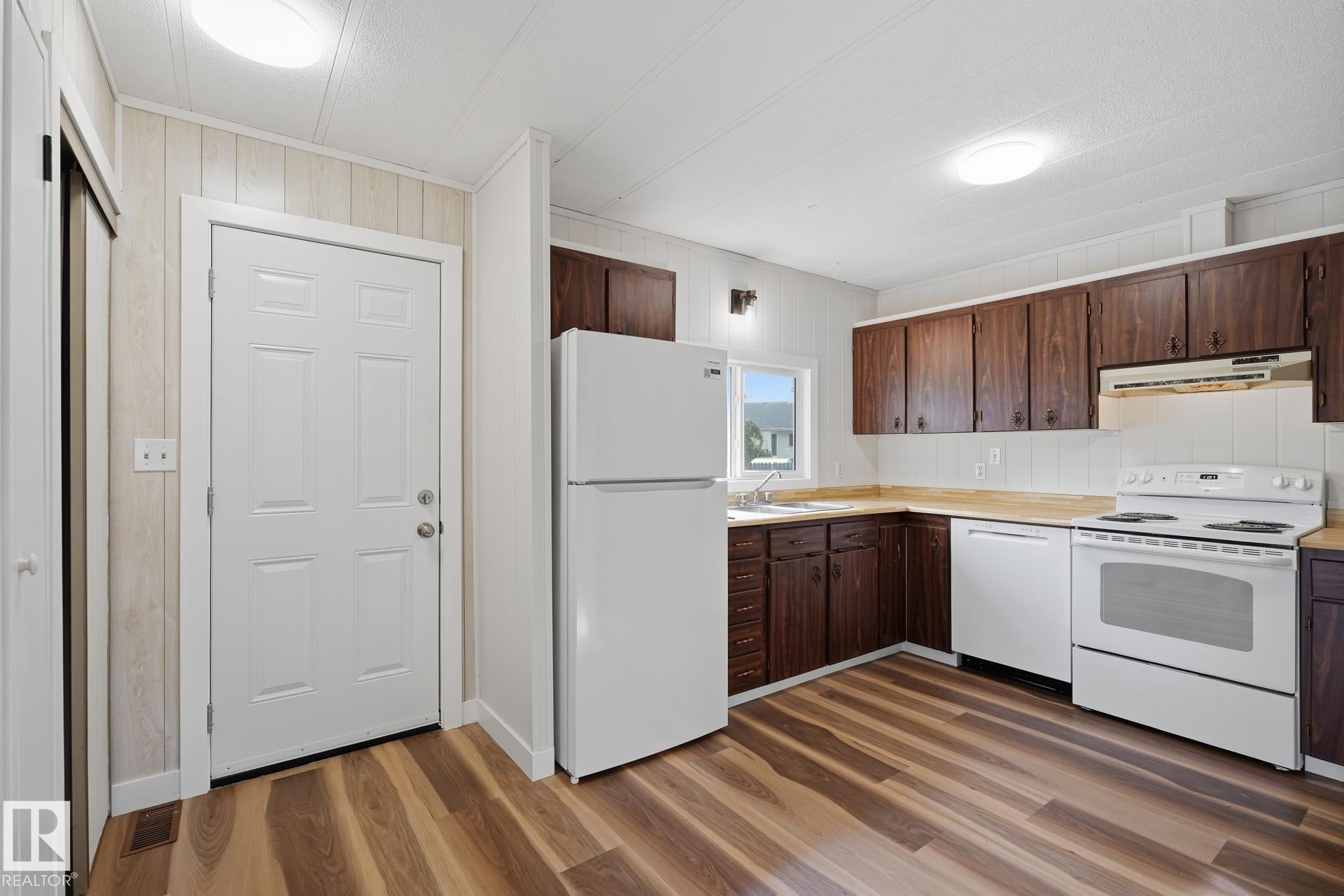 119 Parkland Acres