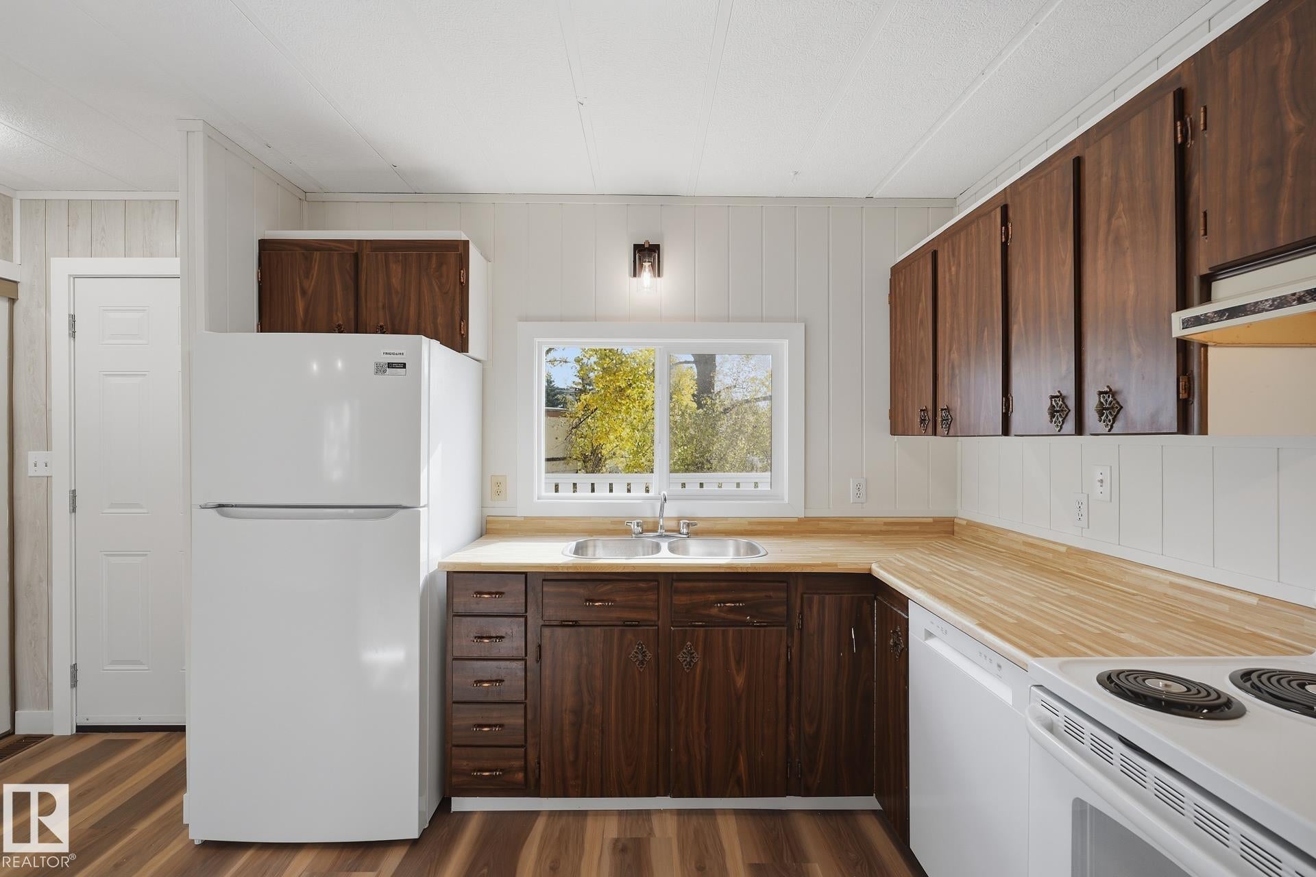 119 Parkland Acres