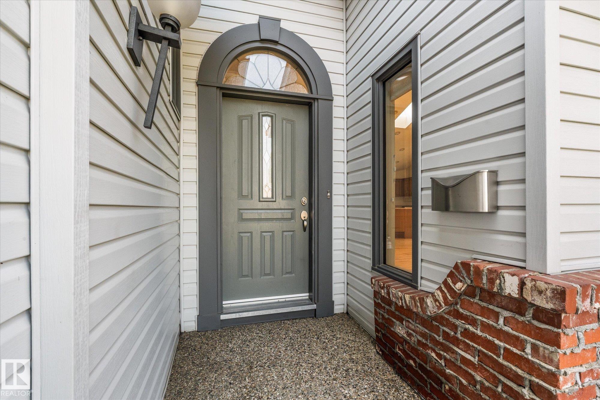 136 WESTRIDGE Crescent