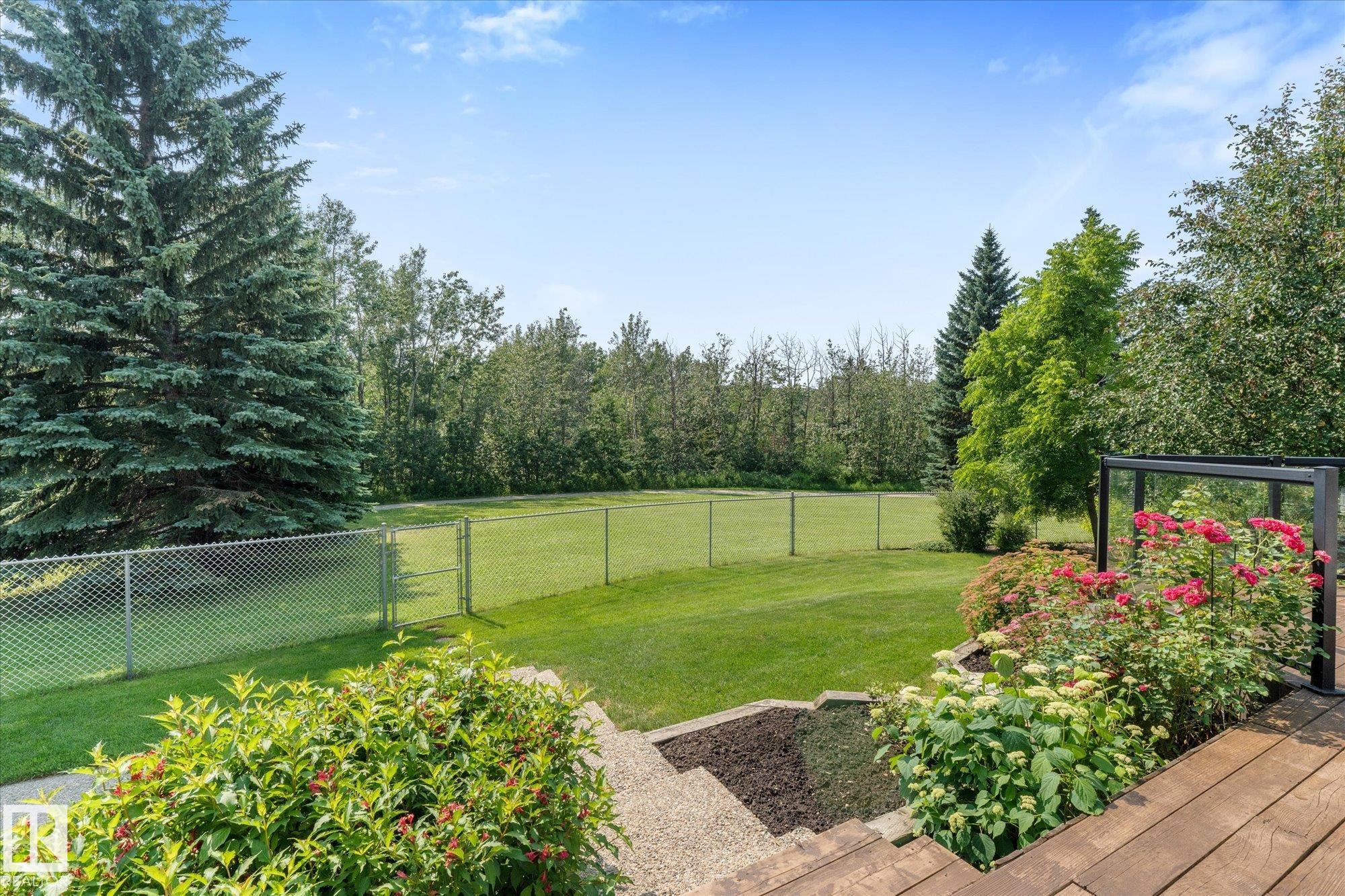 136 WESTRIDGE Crescent