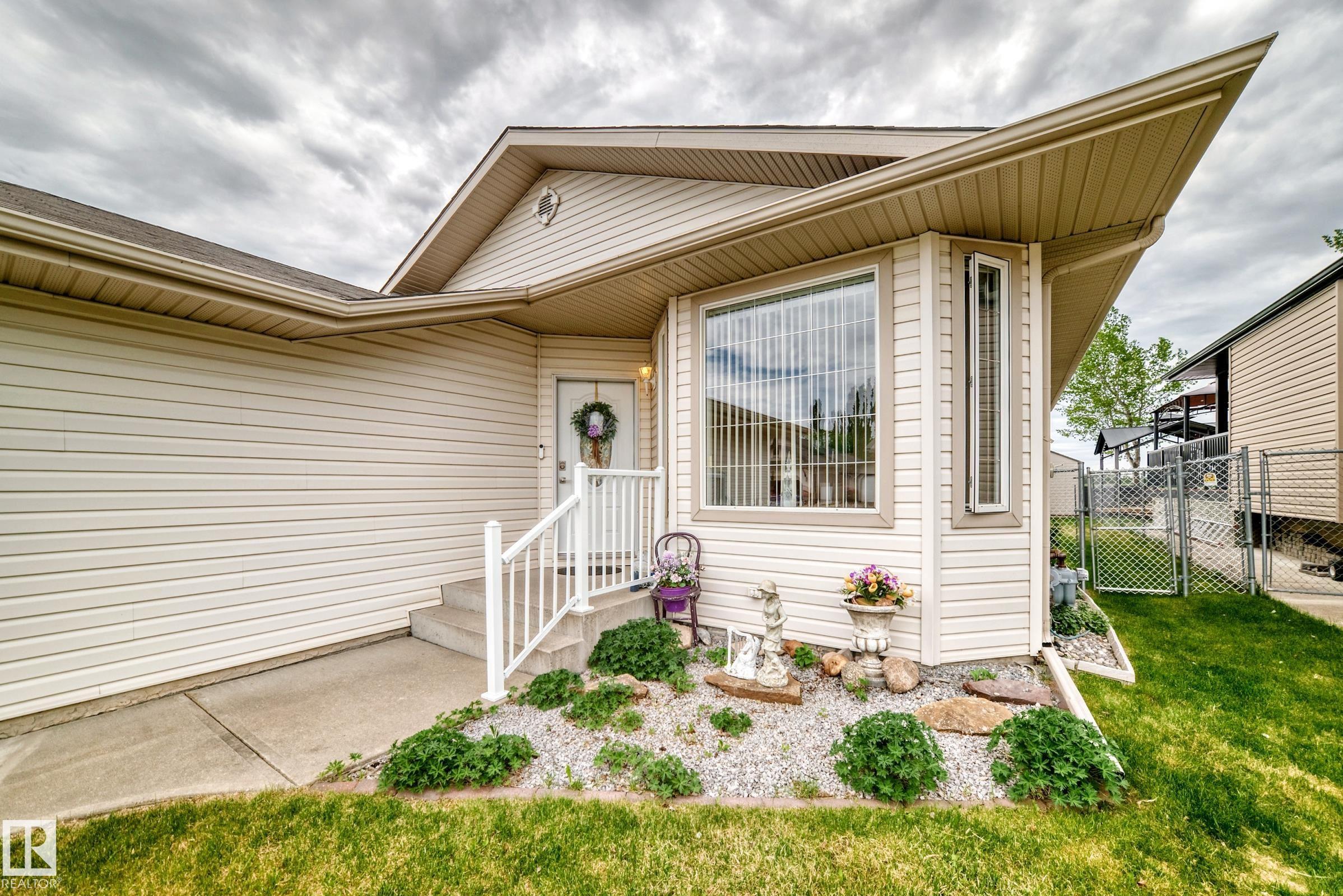 40 HERITAGE Crescent