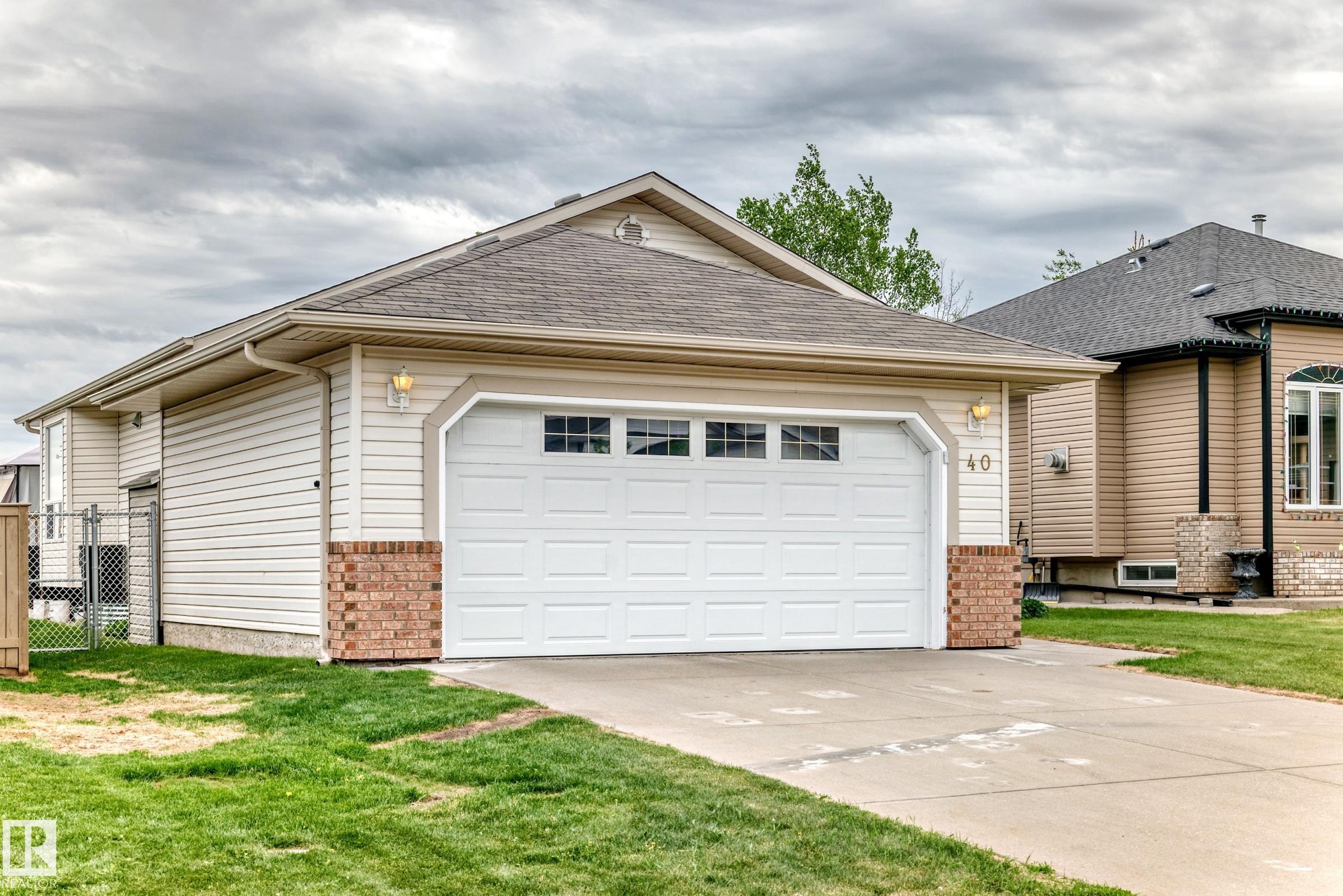 40 HERITAGE Crescent