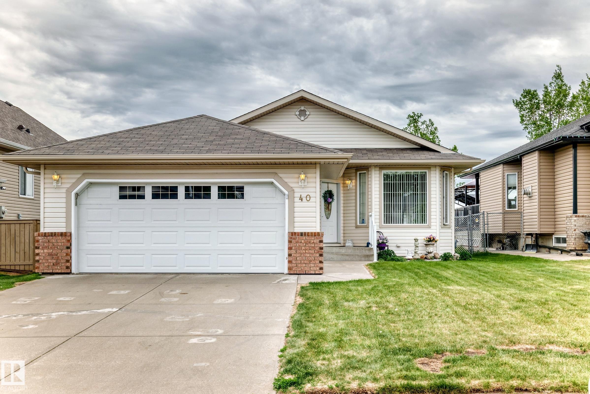 40 HERITAGE Crescent