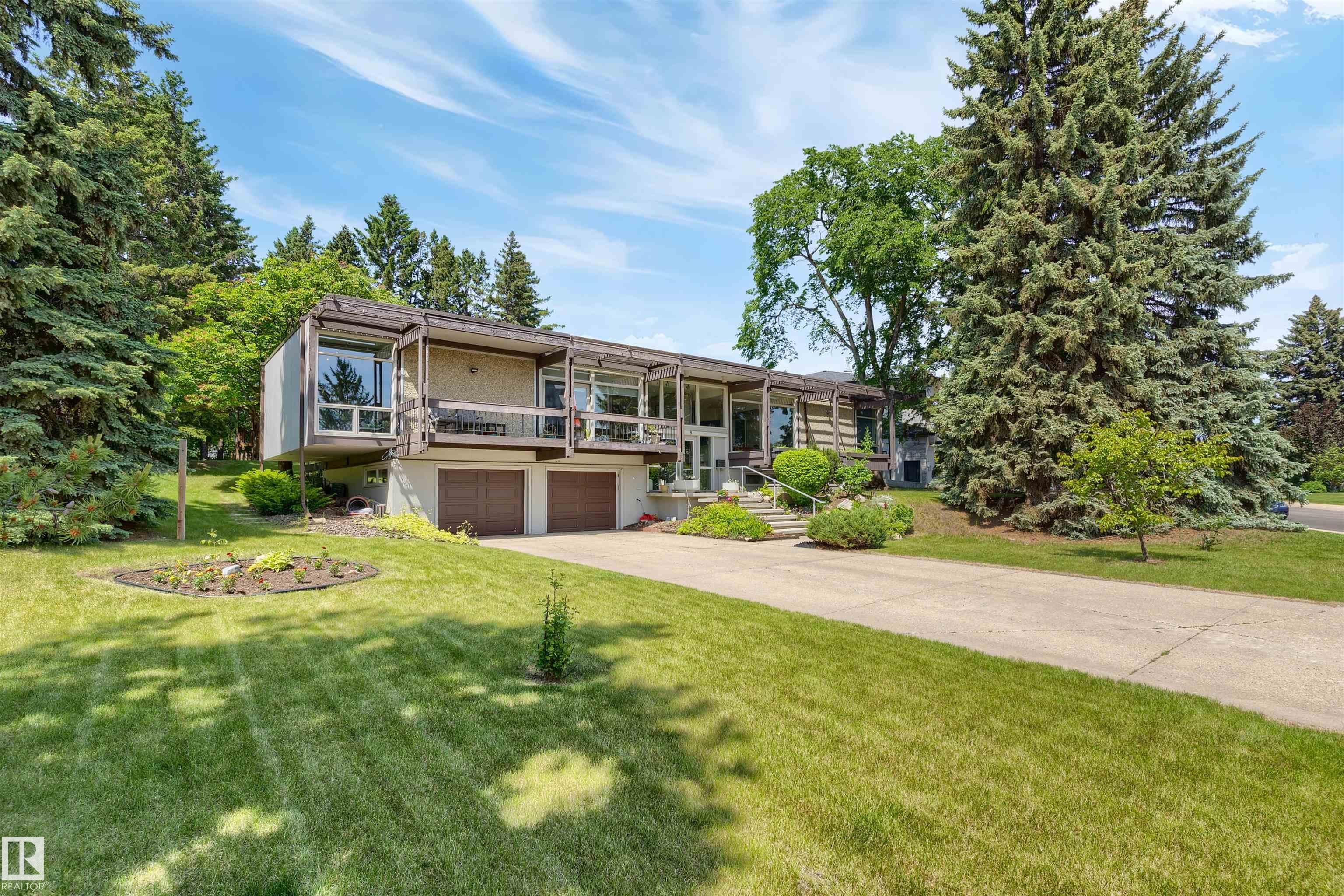 8 LAURIER Place