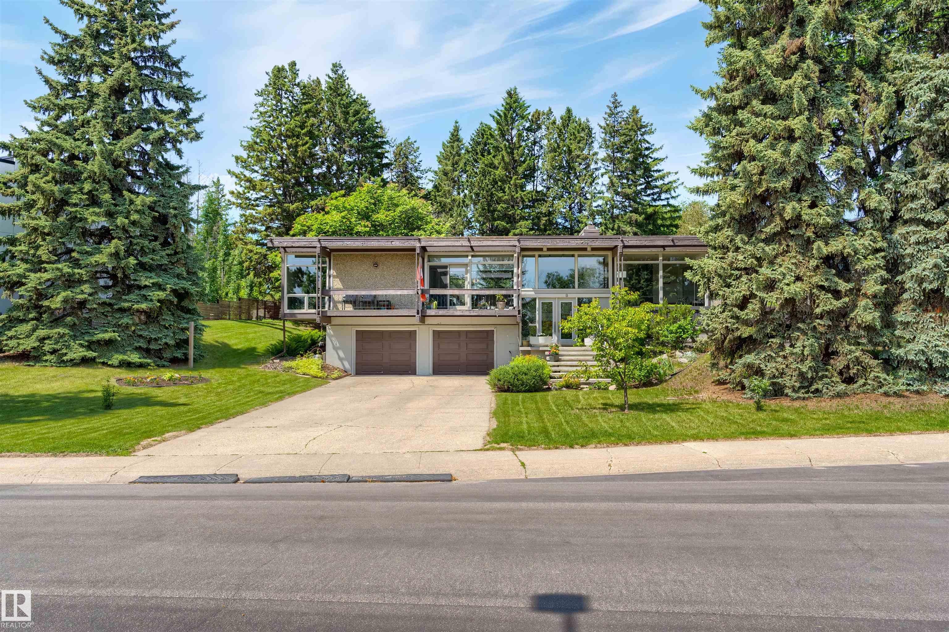 8 LAURIER Place