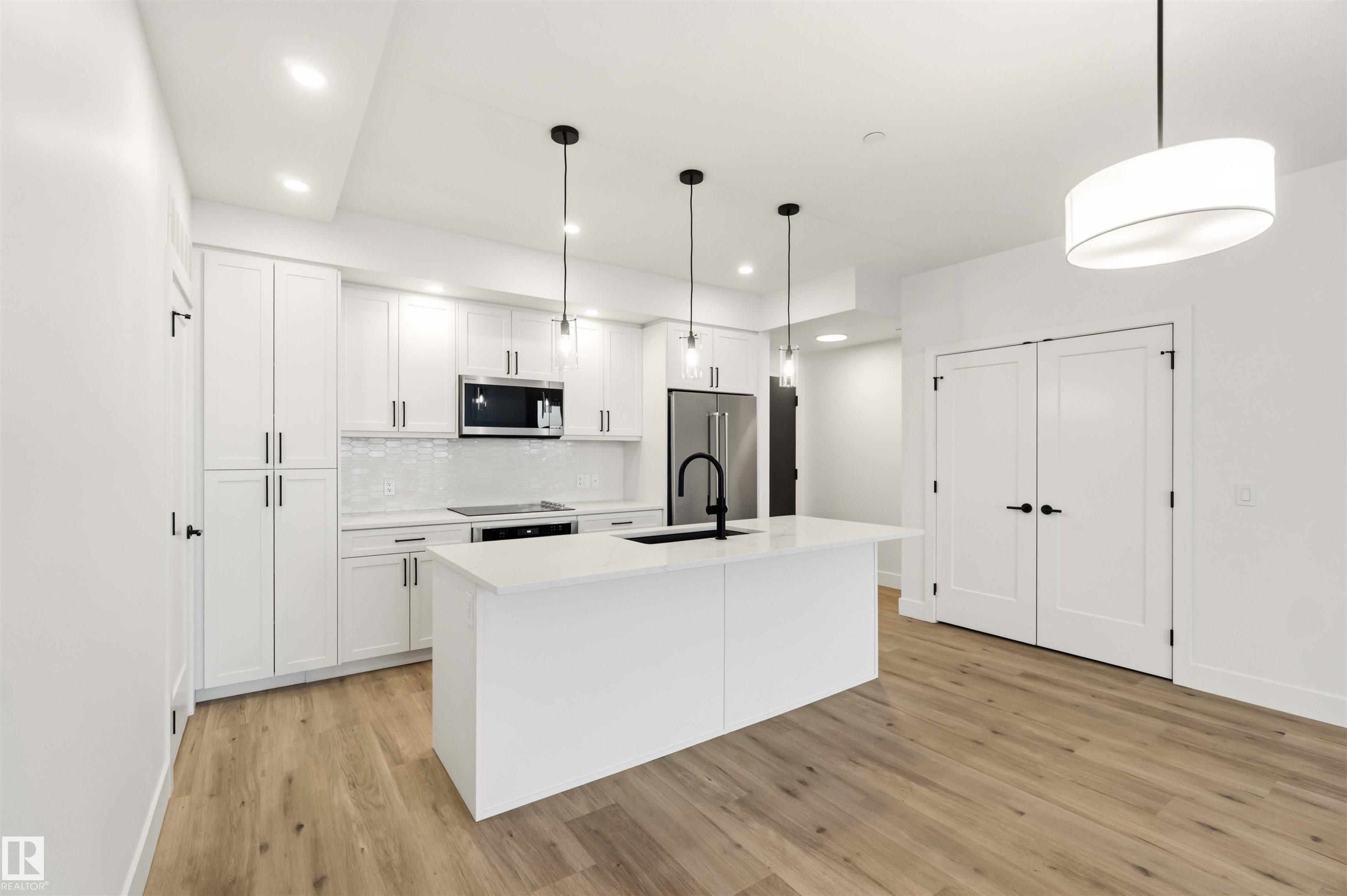 260 Bellerose Drive 1020