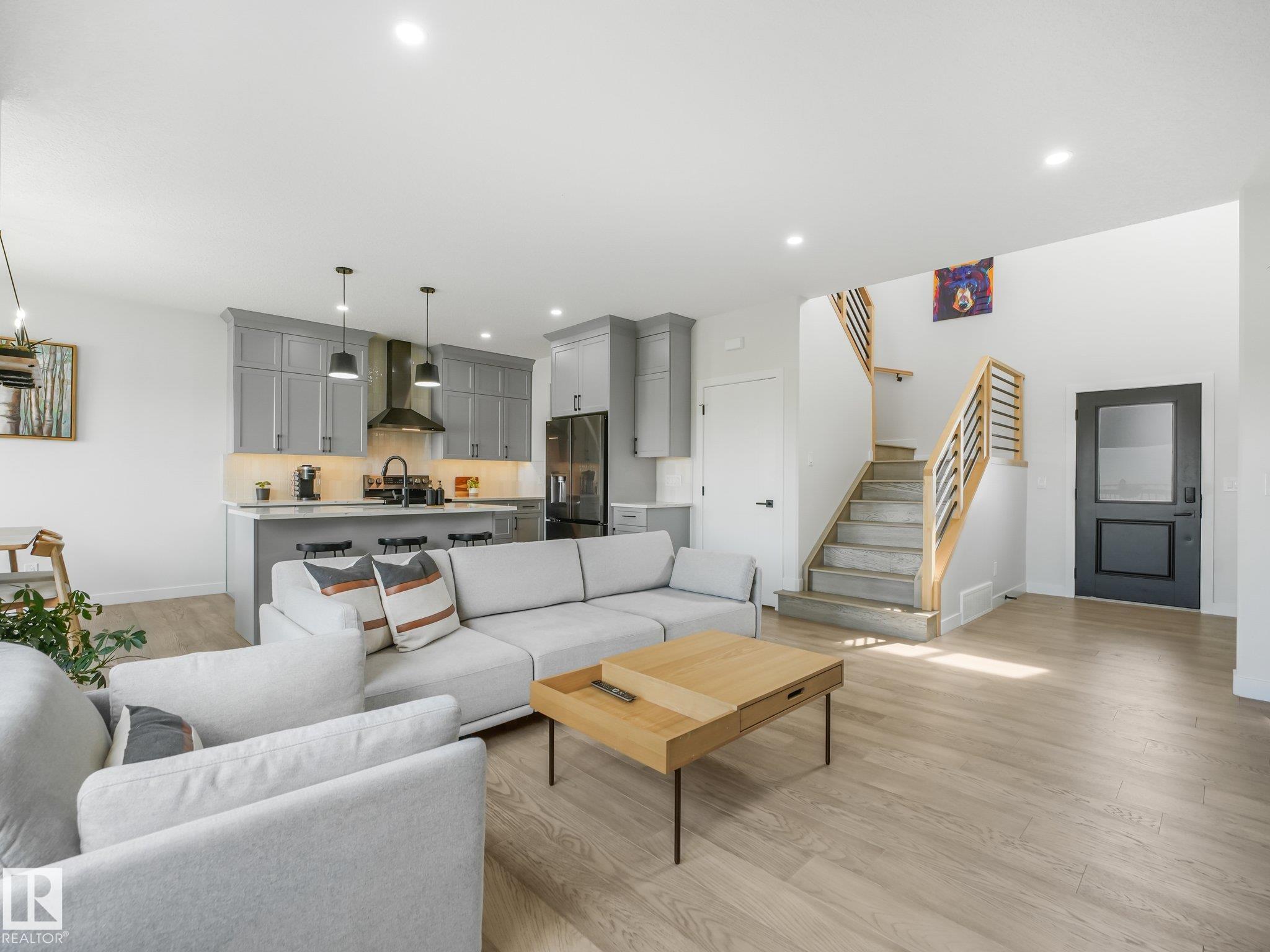 34 EDGEFIELD Way