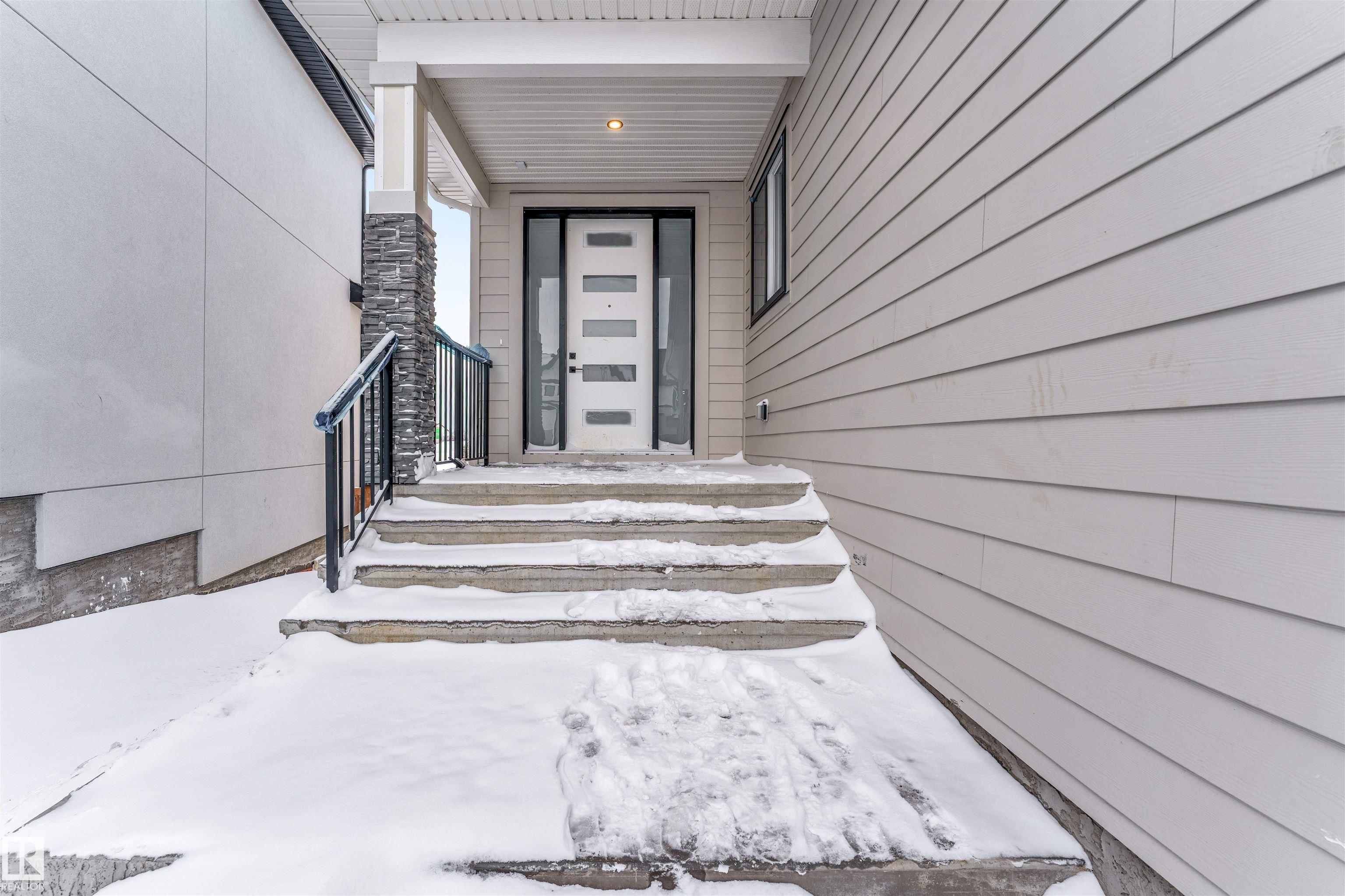 152 EDGEWATER Circle