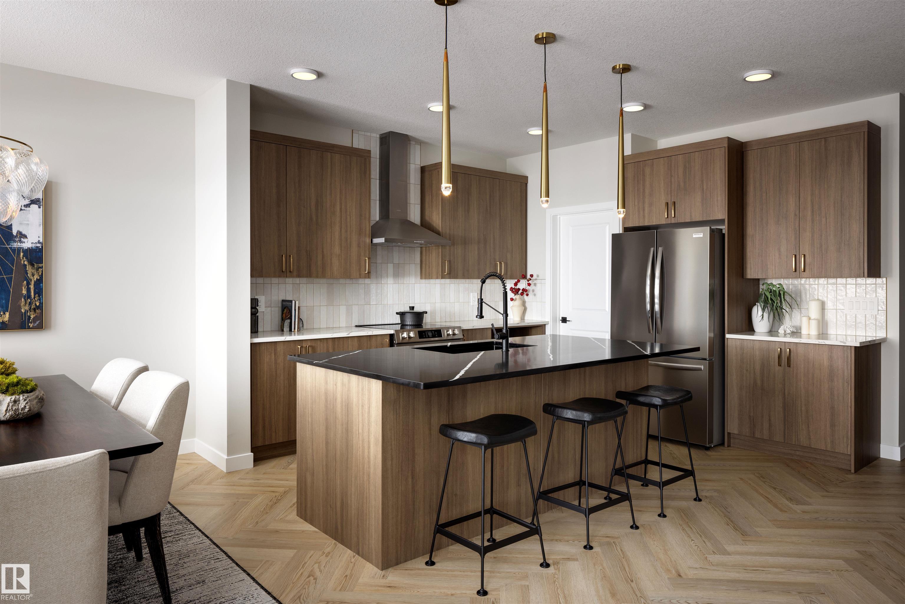 16 Clichy Close