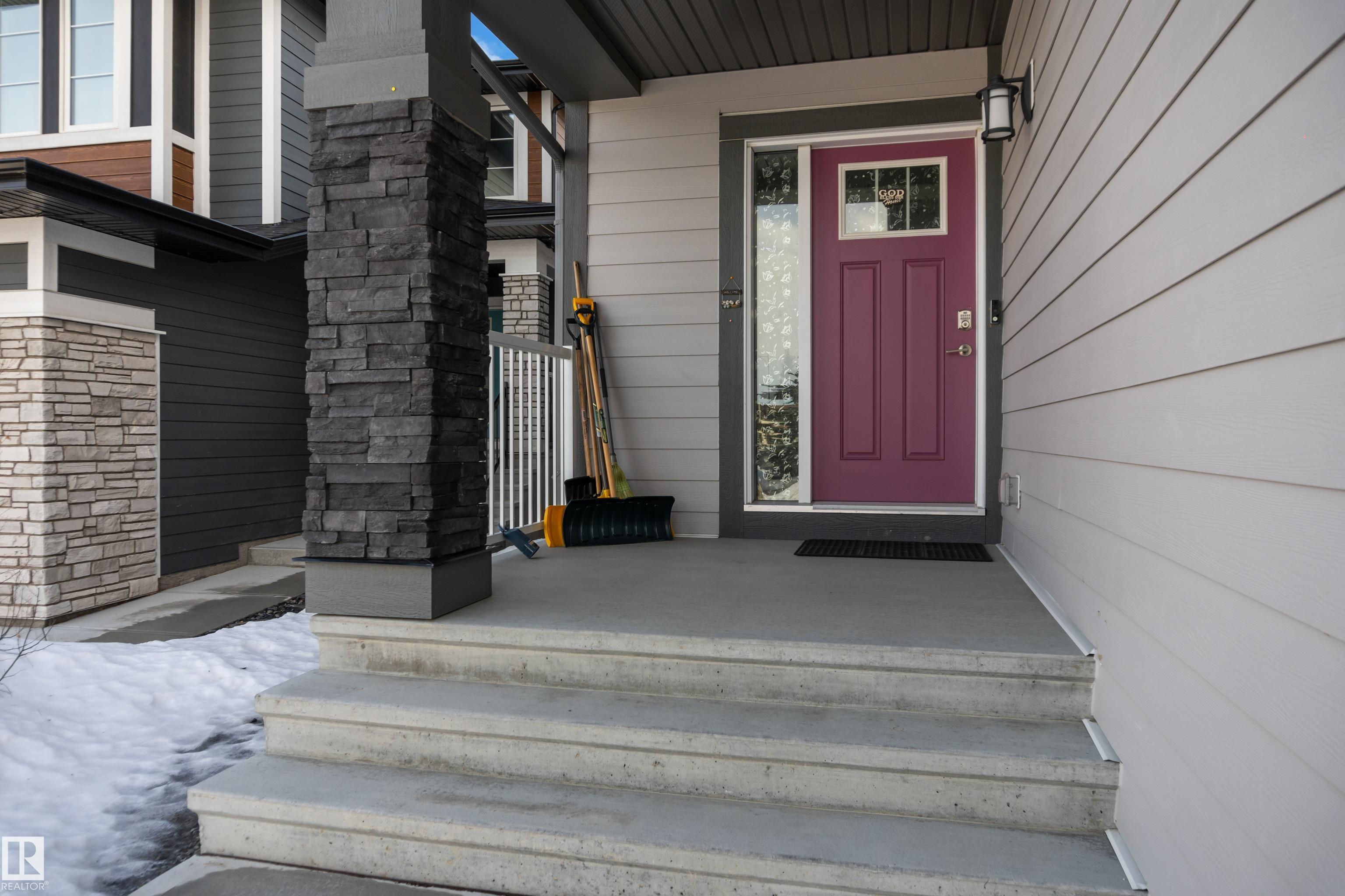 196 EDGEWATER Circle