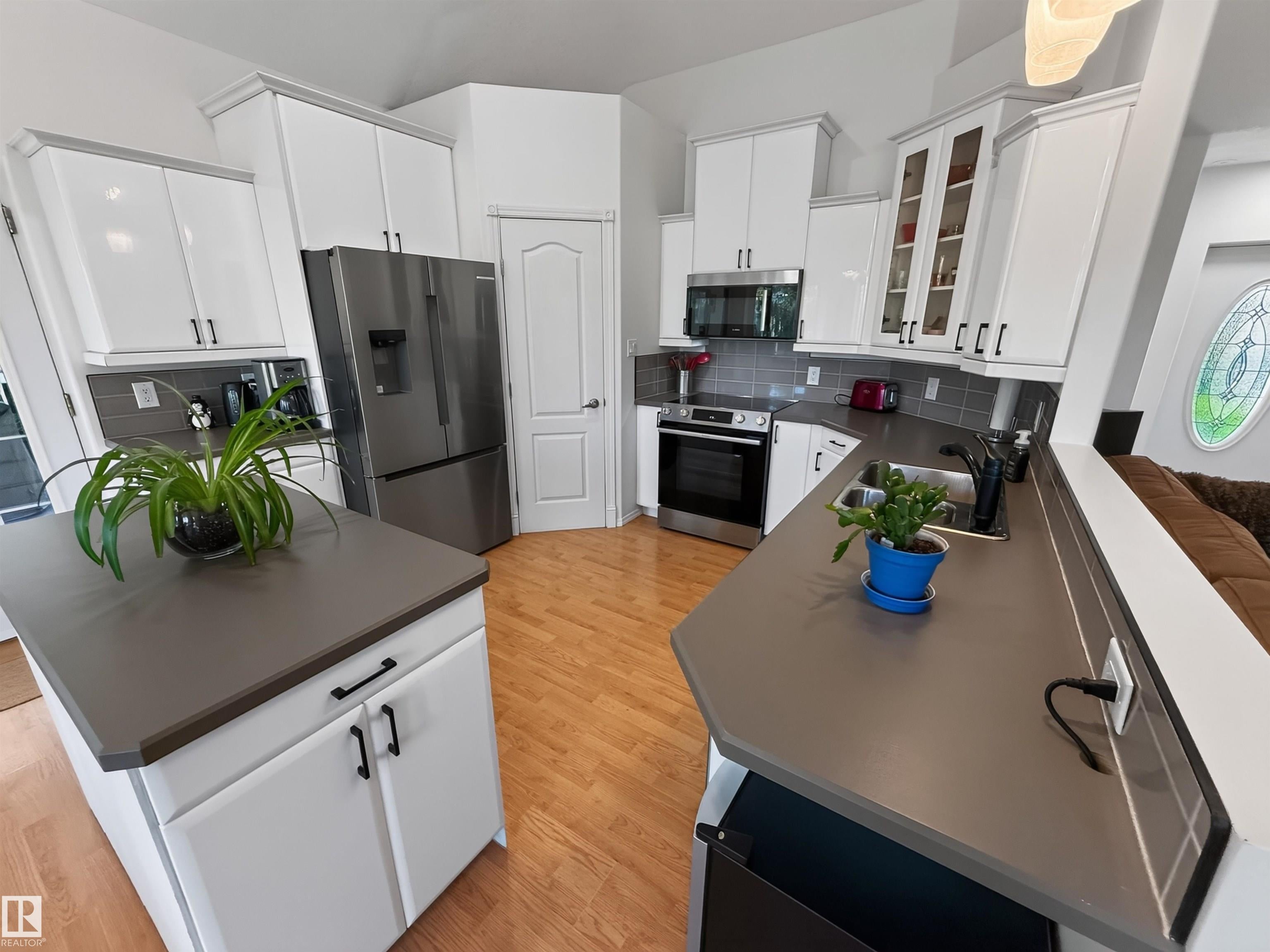 225 BAYVIEW Drive